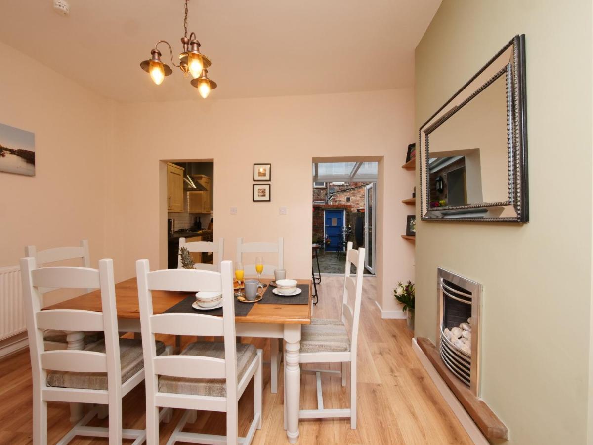 The River Walk House يورك المظهر الخارجي الصورة